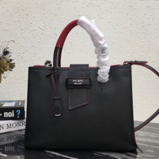 Prada 2020 Woman Leather Tote Shoulder Bag,33cm - 프라다 2020 여성용 레더 토트 숄더백 ,1BG148-4,33cm,블랙