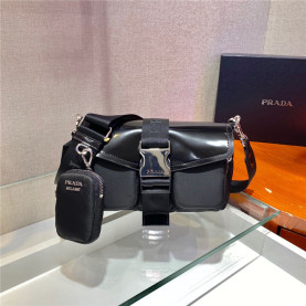 Prada 프라다 래더 브러시드 메신저백 1BD295 2021/신상