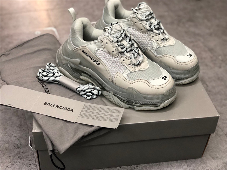 ★(판매완료)★ Balenciaga 발렌시아가 트리플S 스니커즈 국내배송건