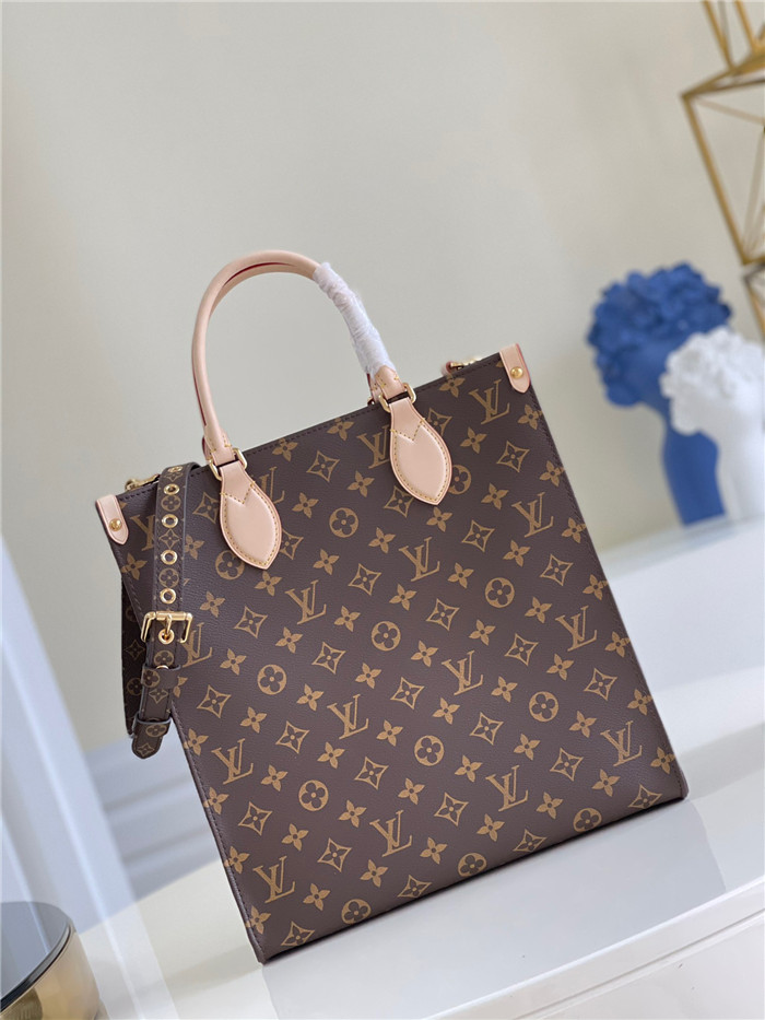 LOUIS VUITTON 루이비통 쁘띠 삭 플라 숄더백 M4584