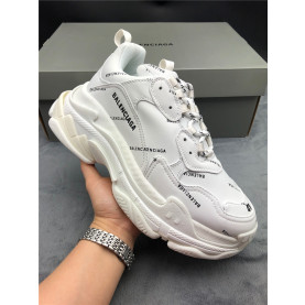 ★(판매완료)★ Balenciaga 발렌시아가 트리플s i8 국내배송건