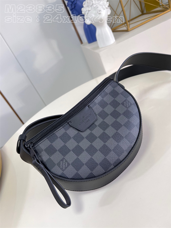 LOUIS VUITTON 루이비통 크로스백&숄더백 LV 문 크로스바디 M23835