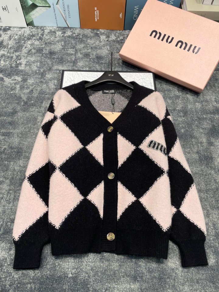 Miumiu 미우미우 2023 아가일 루즈핏 knit