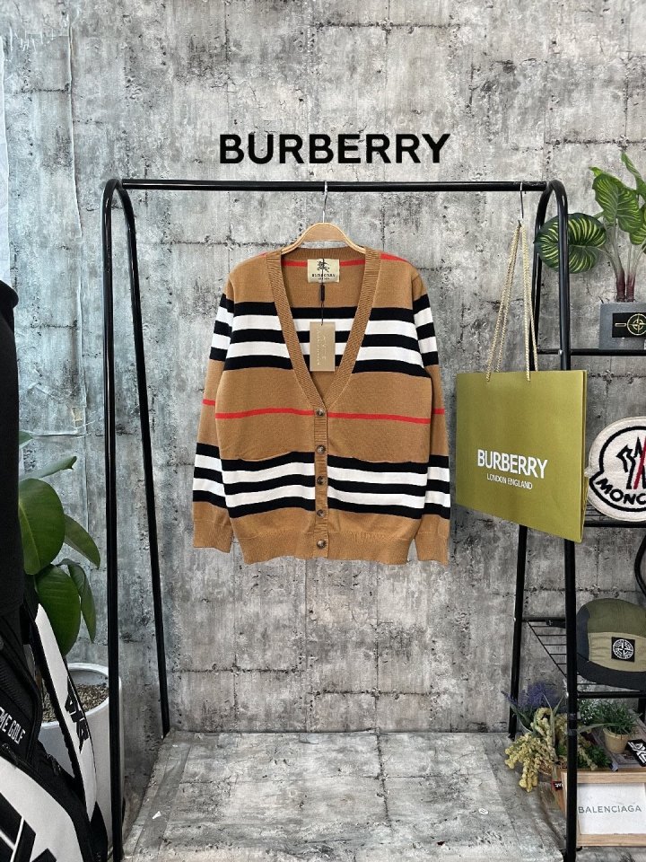 Burberry  버버리 BB시그니처 가디건