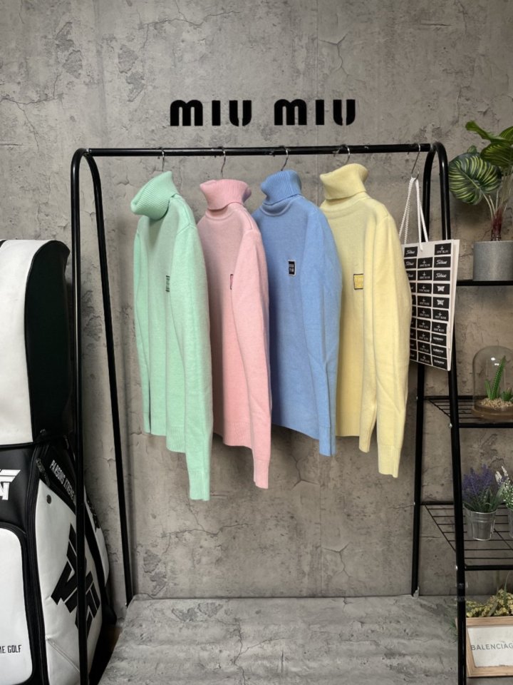 Miumiu  미우미우 M패치 폴라니트