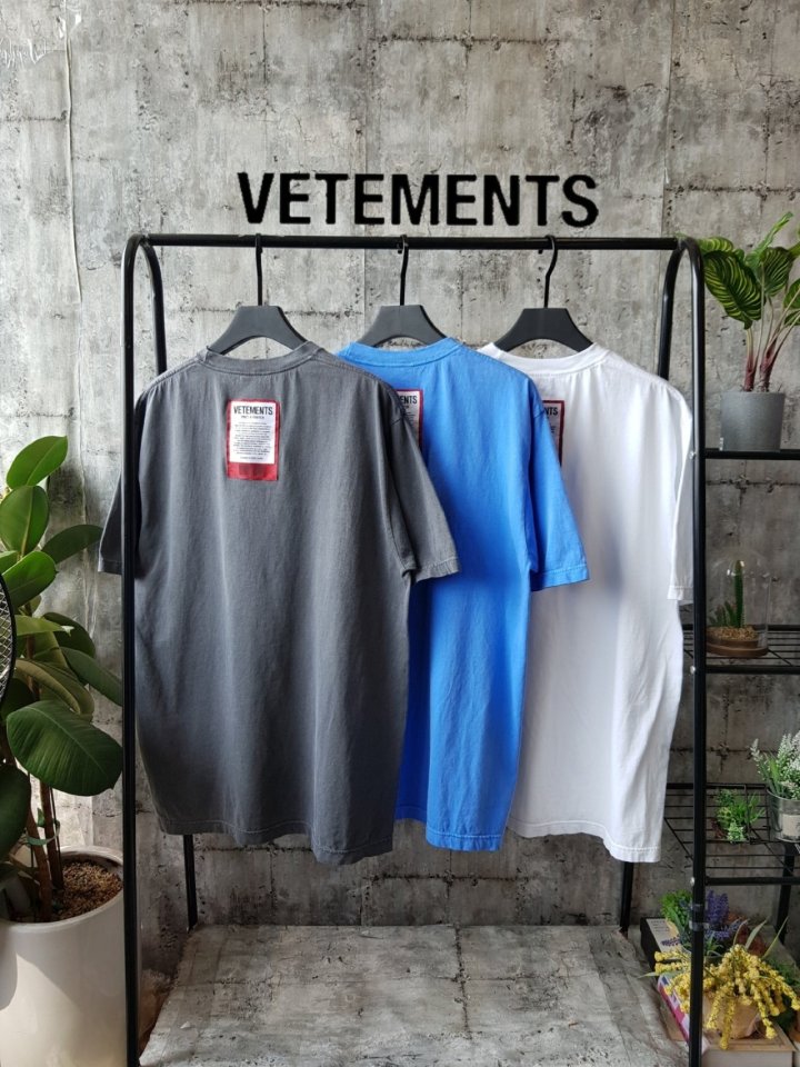 Vetements 베트멍 레드패치 피그먼트티