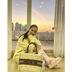 [블랙핑크 지수] DIOR 디올 BOOK TOTE 아이스 까나쥬 시어링 백