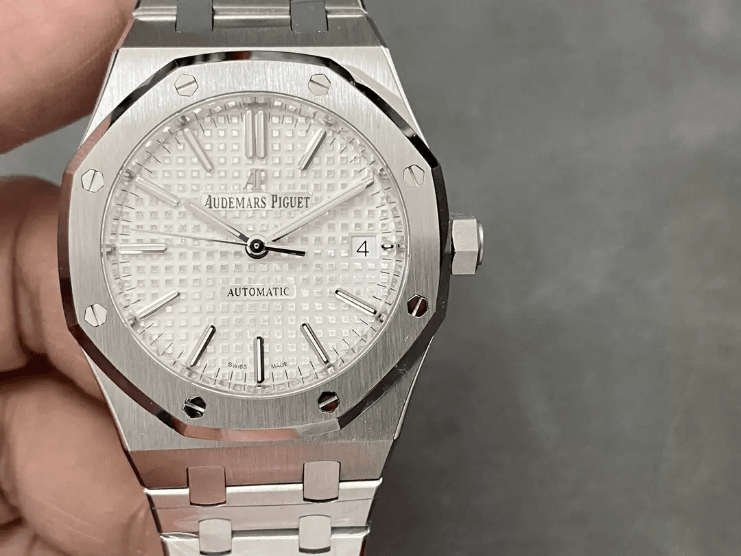 AUDEMARS PIGUET  오데마피게 로얄오크 흰판 37mm 15450