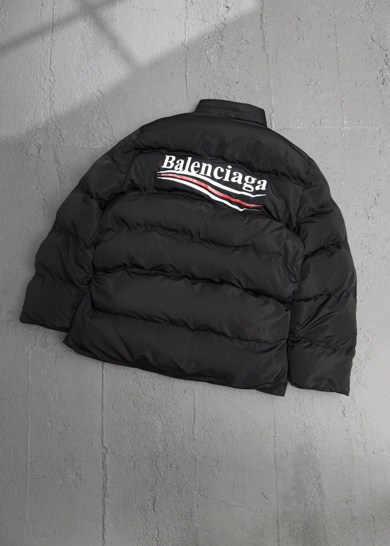 BALENCIAGA 발렌시아가 웨이브 로고 다운 패딩