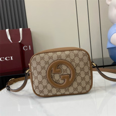 GUCCI 구찌 블론디 미니 숄더백 820429 2024/신상