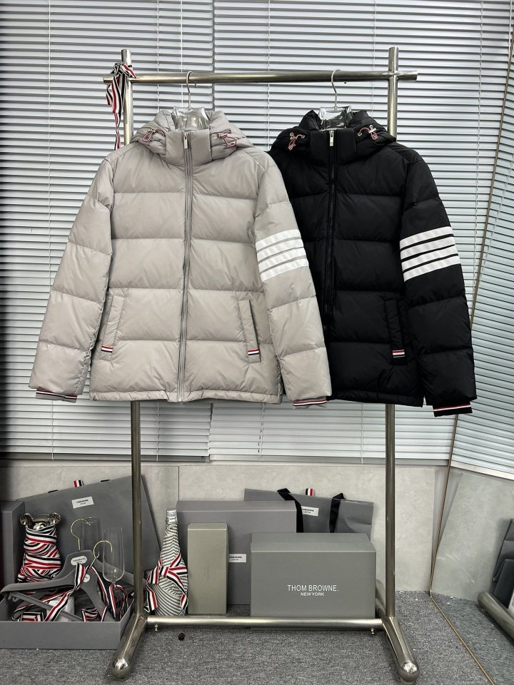 THOM BROWNE 톰브라운 삼선 포인트 사선완장 다운 패딩