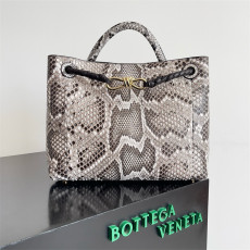 BOTTEGA VENETA 보테가베네타 안디아모 미디엄 토트백 743572 2024/신상