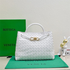 BOTTEGA VENETA 보테가베네타 안디아모 미디엄 토트백 84630 2024/신상