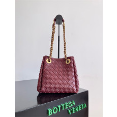 BOTTEGA VENETA 보테가베네타 패러슈트 스몰 크로스백 817175 2024/신상