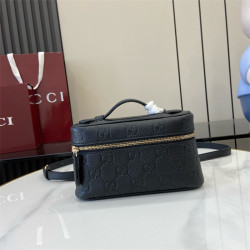 GUCCI 구찌 GG 엠블럼 슈퍼 미니백 ‎815949 2024/신상 3COLOR