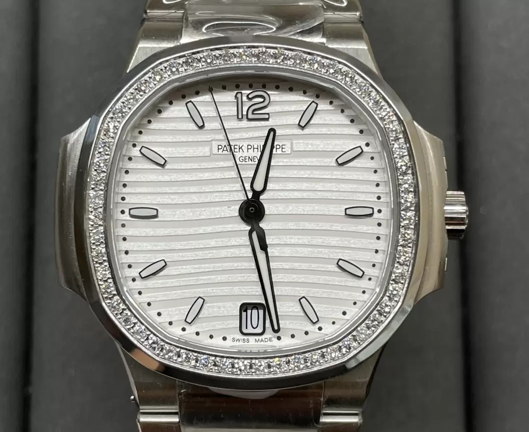 PATEK PHILIPPE 파텍필립 노틸러스 7118 화이트 다이얼 다이아 베젤 34mm 여성용