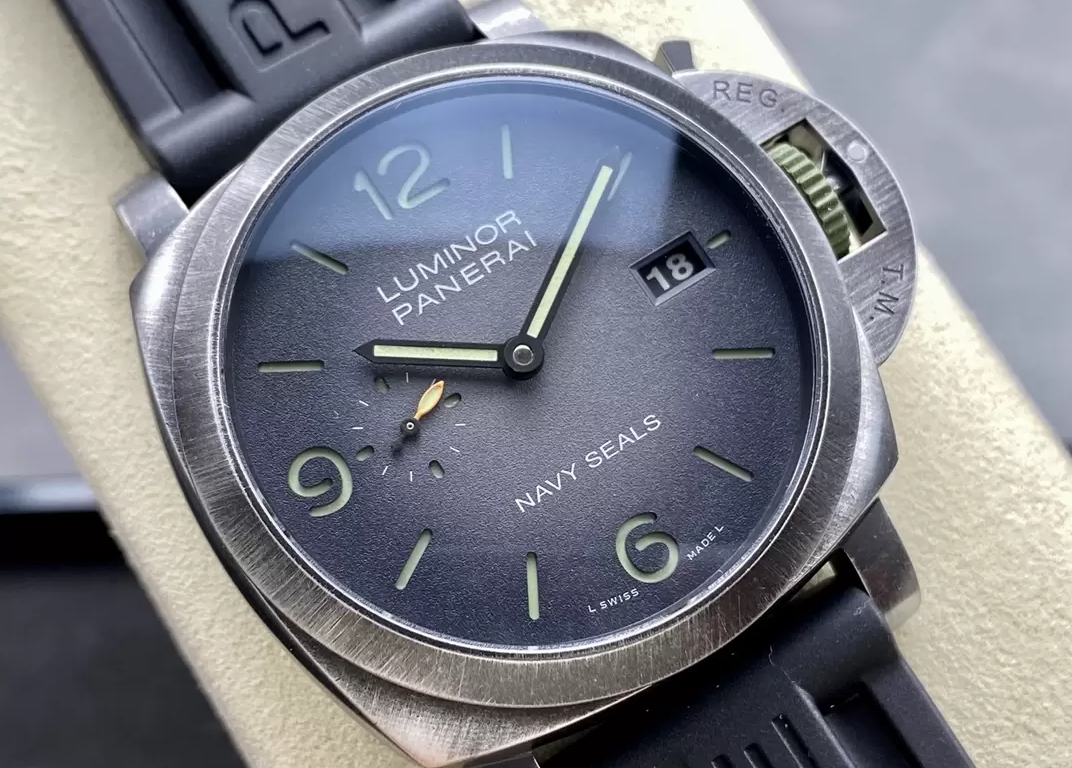 PANERAI 파네라이 루미노르 네이비 씰 44mm PAM01412