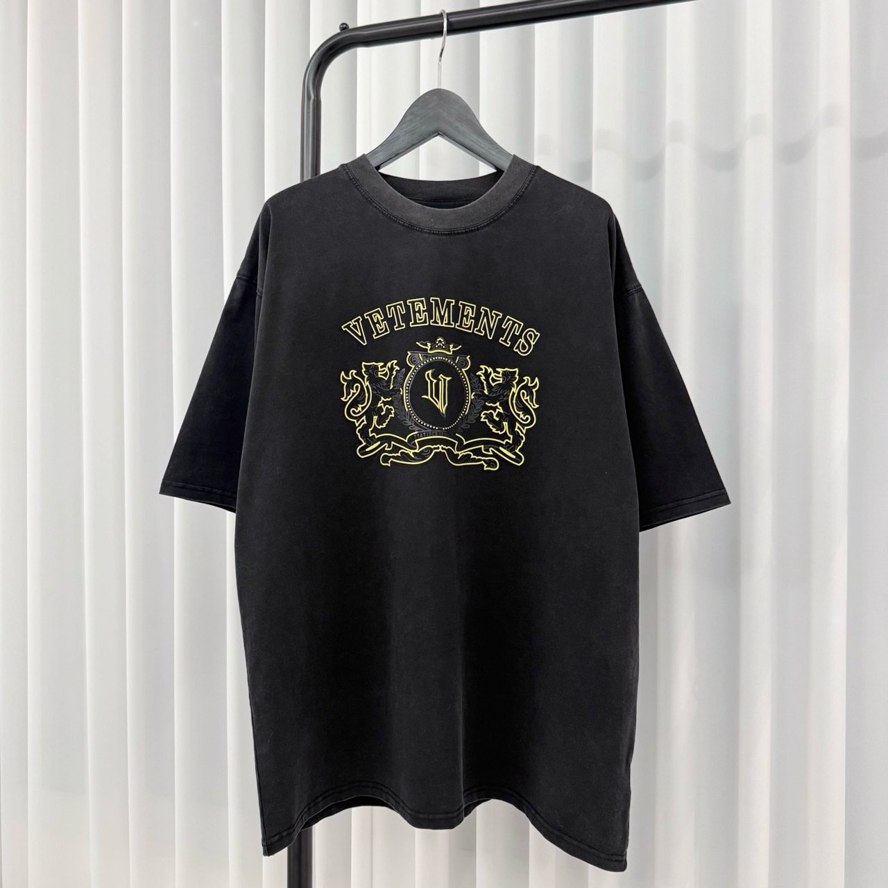 VETEMENTS 베트멍 블랙 로얄 반팔 티셔츠